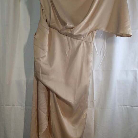 CUPSHE Women's Beige Braylee Satin One-Shoulder Sheath Dress - Picture 4 of 7